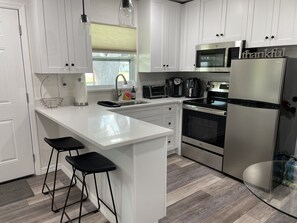 Kitchen / Breakfast Bar