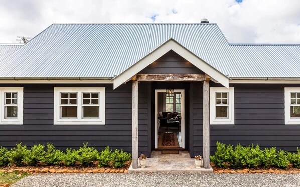 Rural Cottage | Countryside | Wi-Fi | 3km to Burrawang Village