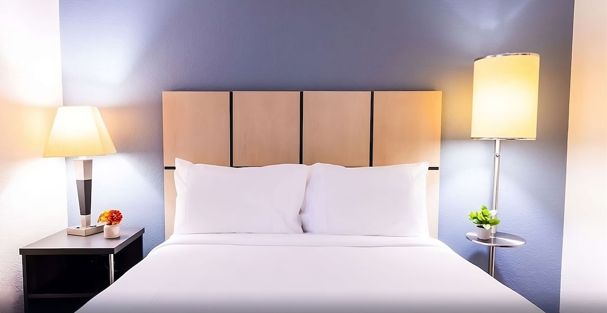 Enjoy a Hassle-Free Stay! Near Cockrell Butterfly Center, Pet-Friendly!