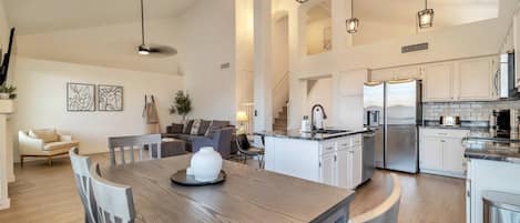 Great layout perfect for entertaining and gathering together