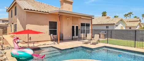 Relax and hang out by the pool (heated) or out on the lounge chairs!