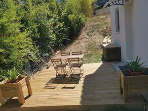 屋外ダイニングエリア