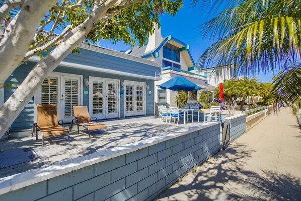 Front deck and patio off living room