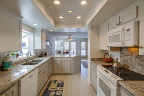 Remodeled kitchen, fully loaded