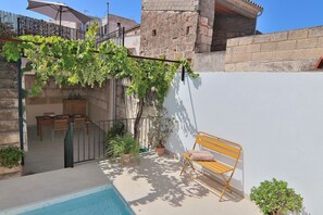 Garden, terrace, swimming pool, holidays, privacy, tranquillity