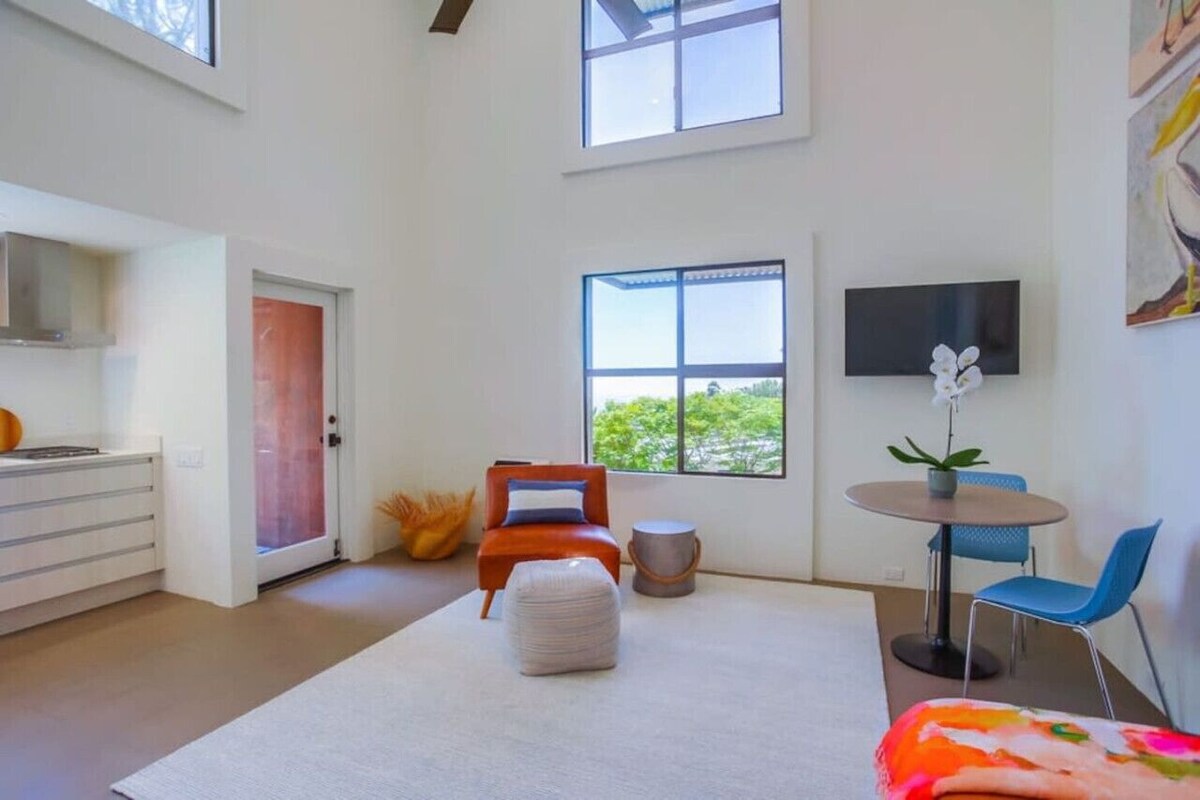 Hilltop Tower Guest Suite with Ocean Views