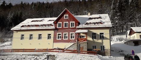 Building, Snow, Window, Sky, Tree, House, Slope, Freezing, Cottage, Landscape