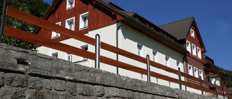 Sky, Building, Window, Wood, Slope, House, Tree, Cottage, Siding, Facade