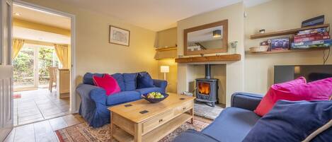 Poppy Cottage: Characterful and charming with a cosy wood burning stove
