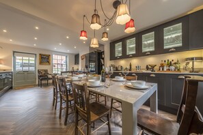 Tern Cottage, Burnham Market: The kitchen with herringbone flooring