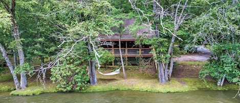 Seven's Secret - Back View of Cabin