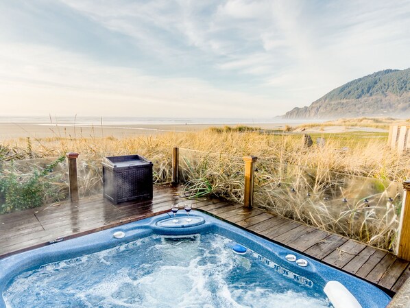 Hot tub with view of the ocean and Neahkahnie mountain