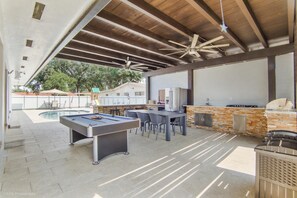 BBQ, dining, outdoor kitchen—your outdoor haven awaits! 
