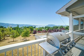 Screened-In Deck | Water/Mountain Views | Outdoor Dining Area | Gas Grill