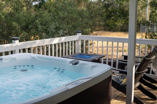 Outdoor spa tub