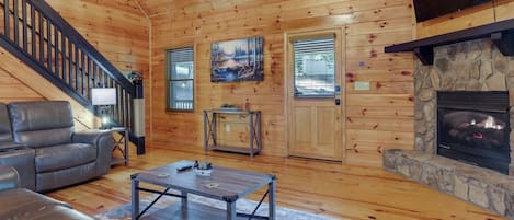Ellijay Vacation Rental | 3BR | 3BA | 2,750 Sq Ft | 4 Stairs Required to Enter