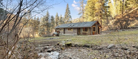 This one-of-a-kind c1900s log cabin offers the perfect experience for your Montana vacation!