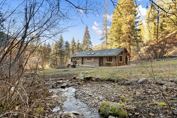 This one-of-a-kind c1900s log cabin offers the perfect experience for your Montana vacation!