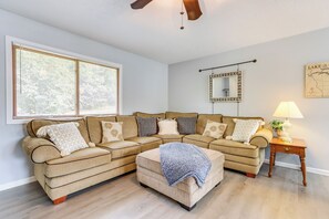 Living Room | Smart TV