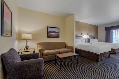Unit with 2 Queen size beds. Exact unit will be assigned upon arrival. Views, colors and decor may vary.