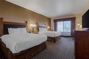 Unit with 2 Queen size beds. Exact unit will be assigned upon arrival. Views, colors and decor may vary.