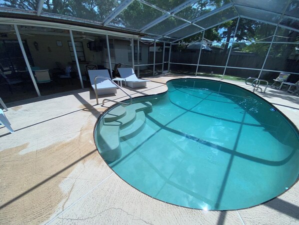 Private backyard and pool with screen, POOL NOT HEATED.