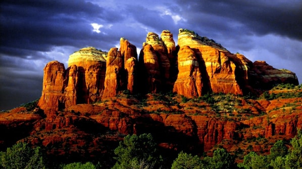 Sedona is a haven for nature lovers, photographers and artists alike.
