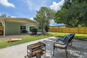 Fenced-In Yard | Pet Friendly w/ Fee | ~6 Mi to Davis Island Dog Beach