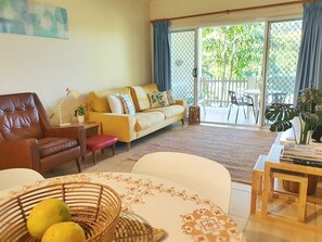 Benayah 3 - Open plan living and dining area