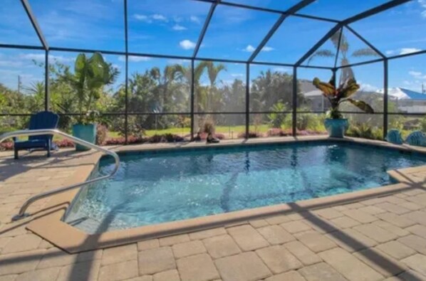 Pool with sunshelf for sitting and sipping