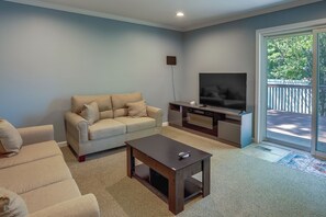 Living Room | Free WiFi | Central A/C | Laptop-Friendly Workspace