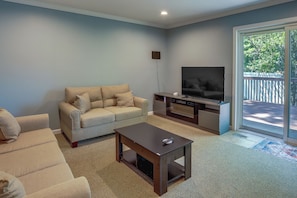 Living Room | Free WiFi | Central A/C | Laptop-Friendly Workspace