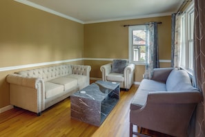 Sitting Room | 1st Floor