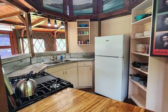 North Shore 2-Story Rustic Yurt Glamping Lodge Tropical Nature Rental Near Beach
