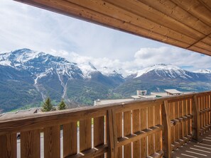 Please note that the images provided are only a representation of the property. The view from the balcony can vary depending on the specific unit assigned to you for your stay.