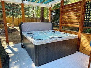 Gateway Getaway Hot Tub