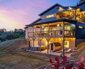 Welcome to Symphony of Luxury! Your perfect Asheville getaway - fireplace, sauna, hot tub, game room, professionally designed interiors and very close to Asheville!