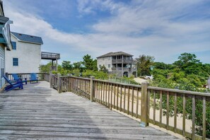 Deck | Outdoor Seating