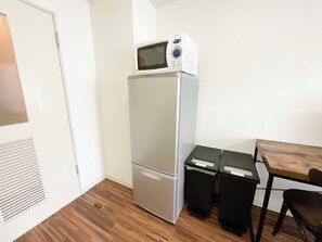 refrigerator, microwave