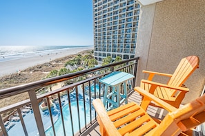 Balcony with Amazing Views of the Ocean