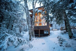 Enjoy winter sports or need a getaway? Cozy Loon provide the right space for you.