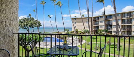 Dine al fresco under the swaying palm trees on your private lanai