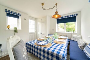 Briar Lea, Aldeburgh: Dining room with garden views