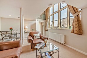 The Old School House Sitting Room - StayCotswold
