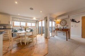 Peewits Penthouse, Wells-next-the-Sea: Stylishly curated with calm coastal accents