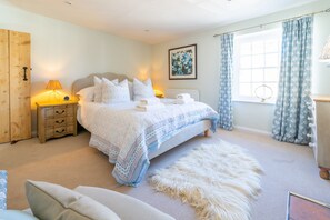 7 Albert Street, Holt: Bedroom with king-size bed