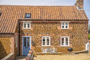 Seaview Cottage, Hunstanton: Built of traditional local stone and dates back to the 1700's