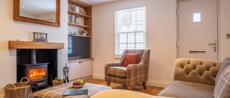 Boatman's Cottage, Wells-next-the-Sea: Sitting room with wood burning stove