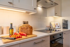 Boatman's Cottage, Wells-next-the-Sea: Well-equipped kitchen