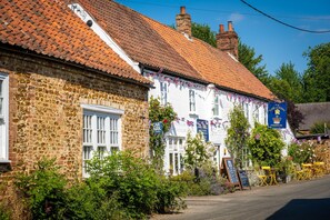 Christmas Barn, Snettisham: The excellent village pub, The Rose and Crown in Snettisham